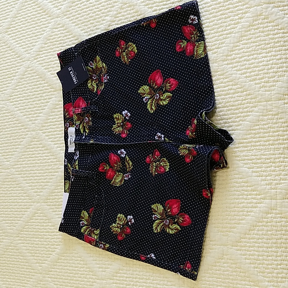 🆕 Forever 21 Adorable Polka Dot  🍓🍓🍓 Denim Shorts